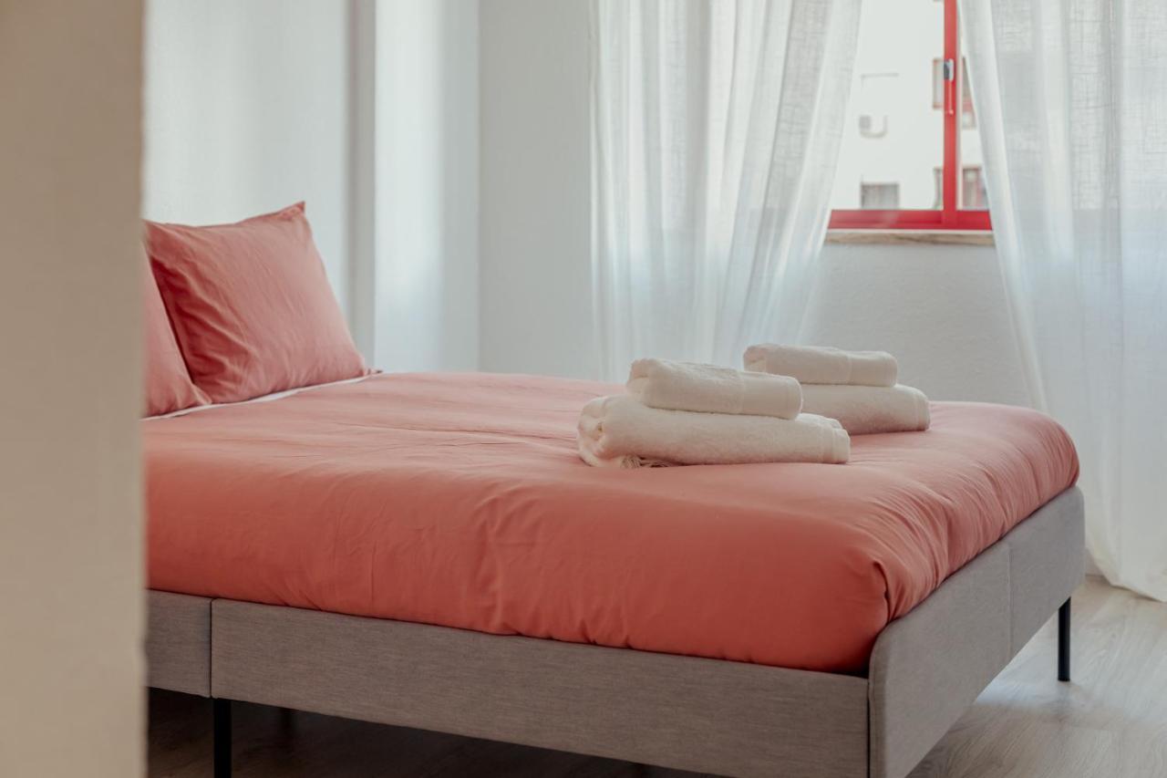 Elegant 3 Bedroom Apt - City Centre - Garage - Metro Лиссабон Экстерьер фото