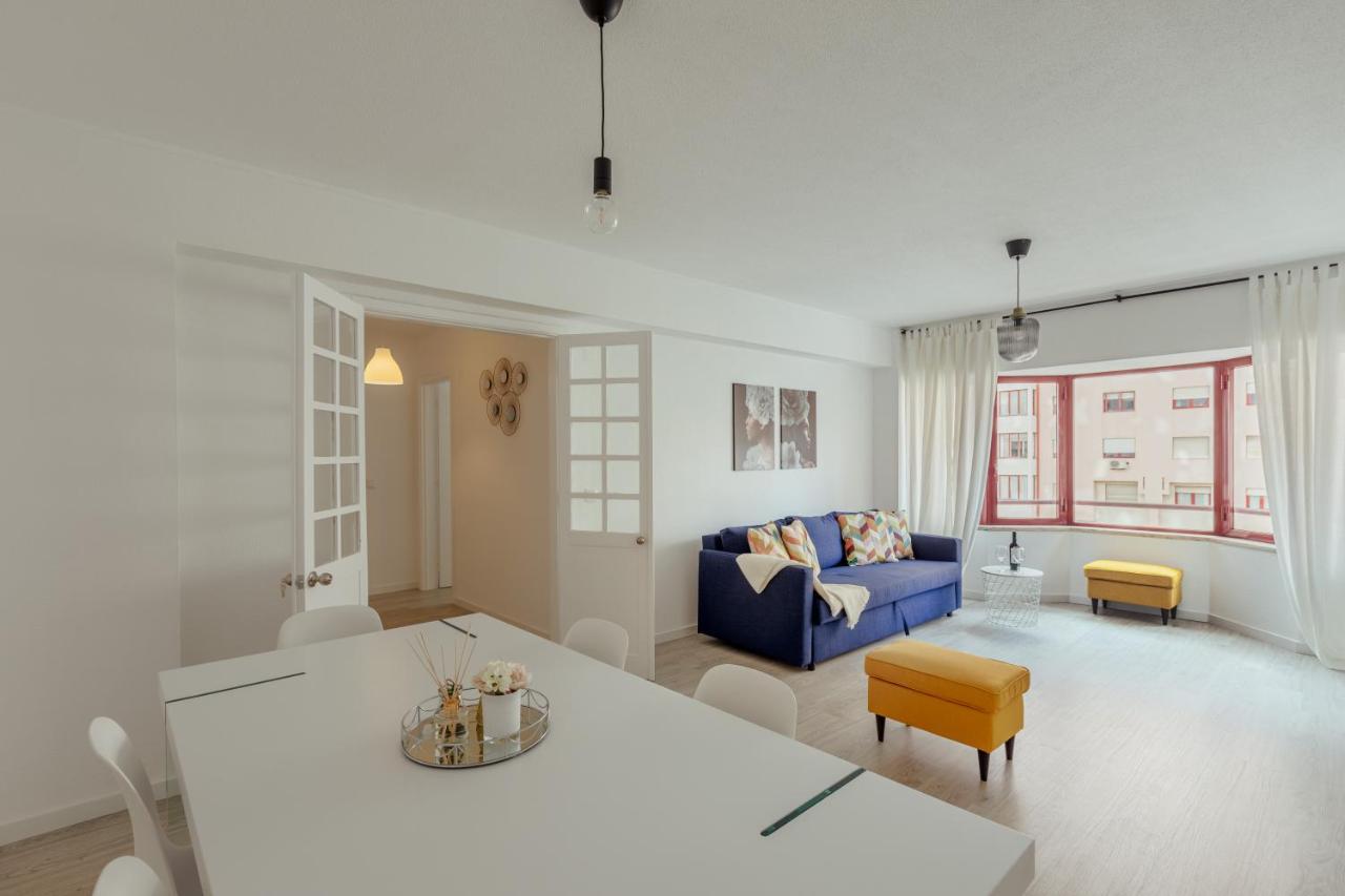 Elegant 3 Bedroom Apt - City Centre - Garage - Metro Лиссабон Экстерьер фото