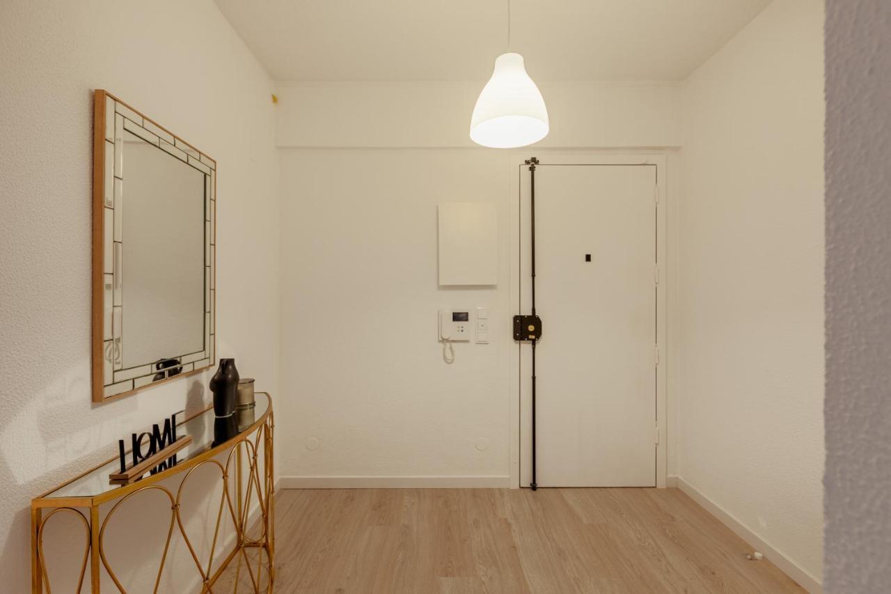 Elegant 3 Bedroom Apt - City Centre - Garage - Metro Лиссабон Экстерьер фото