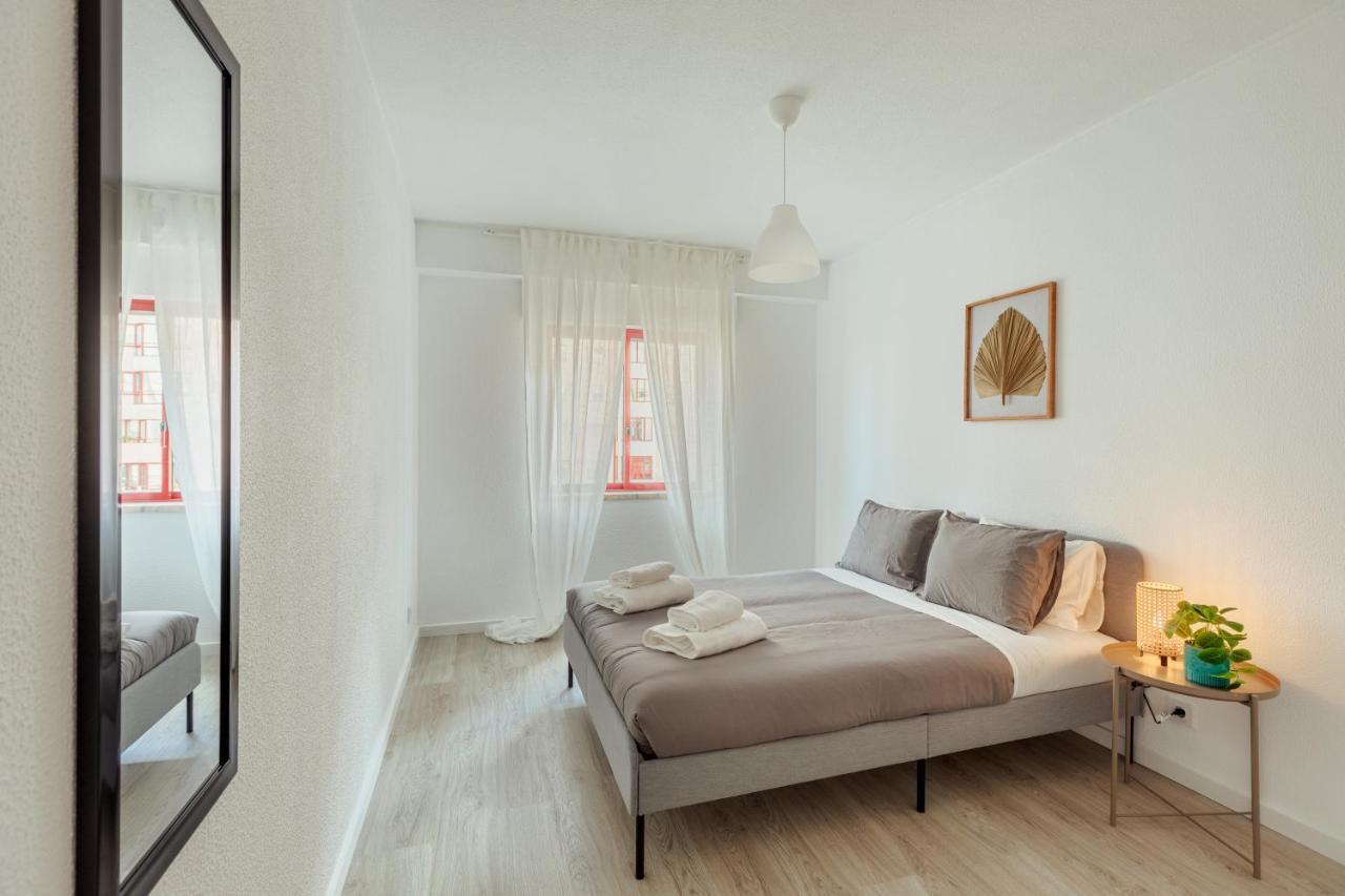 Elegant 3 Bedroom Apt - City Centre - Garage - Metro Лиссабон Экстерьер фото