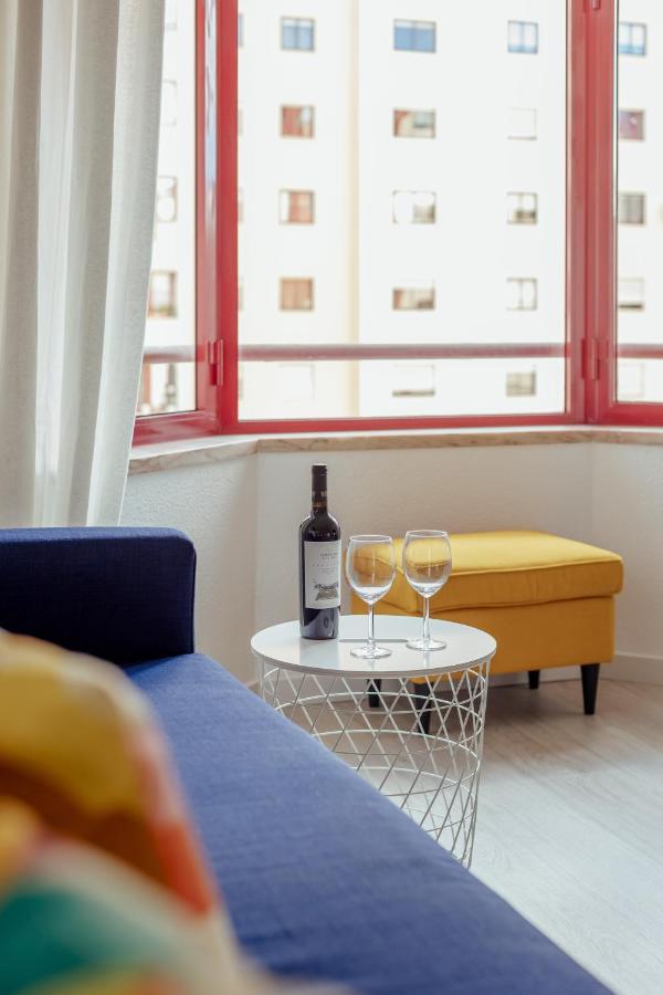Elegant 3 Bedroom Apt - City Centre - Garage - Metro Лиссабон Экстерьер фото