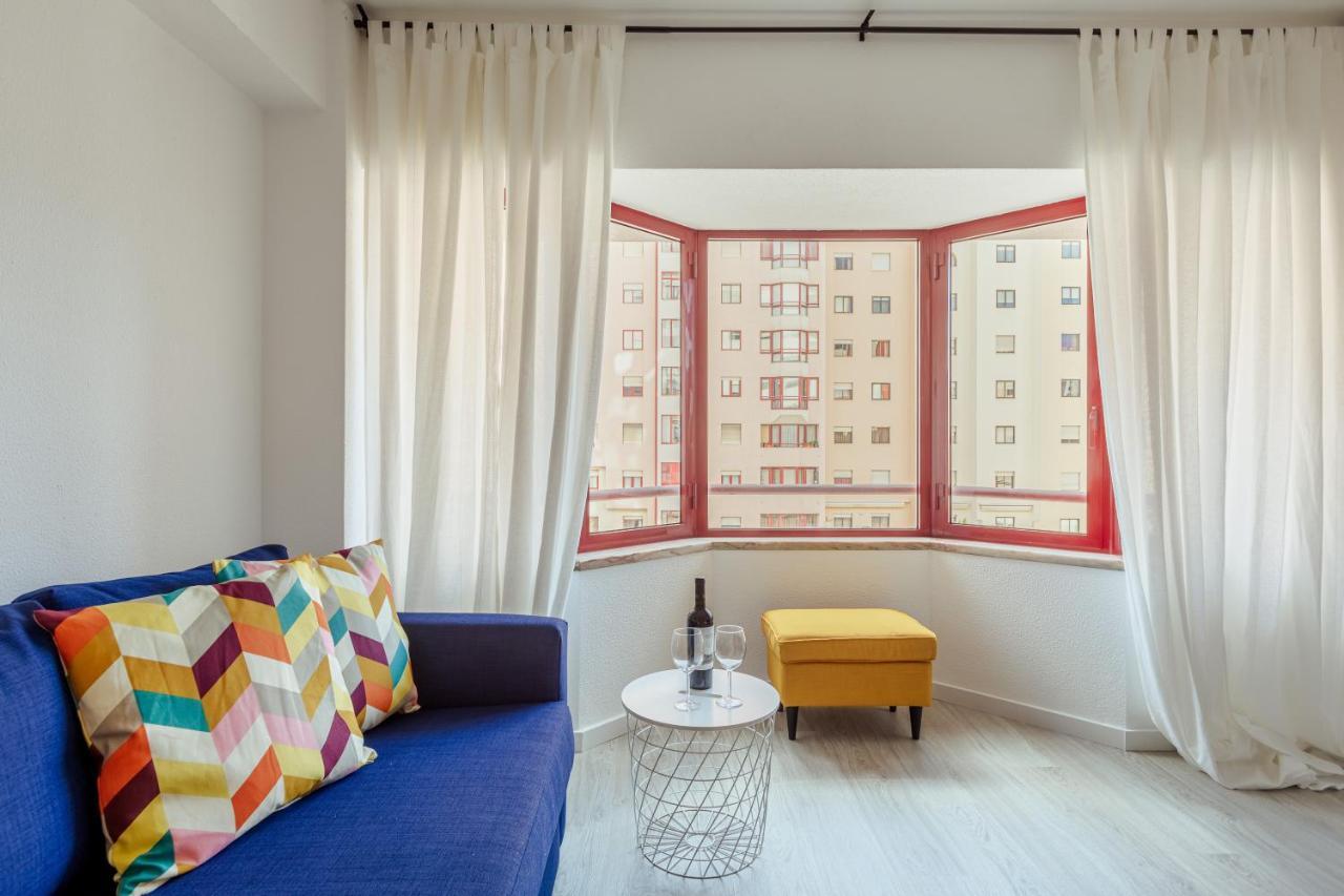 Elegant 3 Bedroom Apt - City Centre - Garage - Metro Лиссабон Экстерьер фото