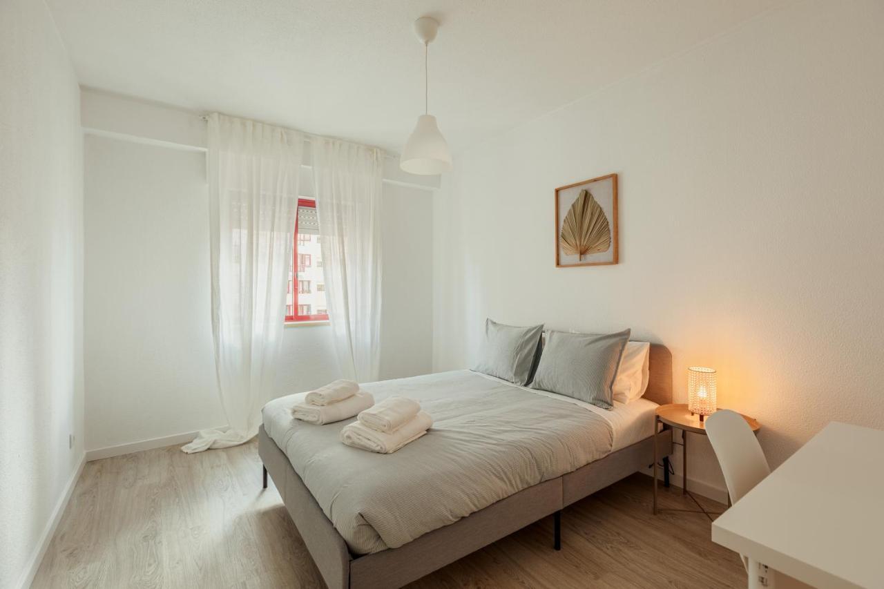 Elegant 3 Bedroom Apt - City Centre - Garage - Metro Лиссабон Экстерьер фото